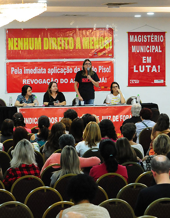 Professores apontam 'quebra' do plano de carreira 1 sinpro marcelo 2