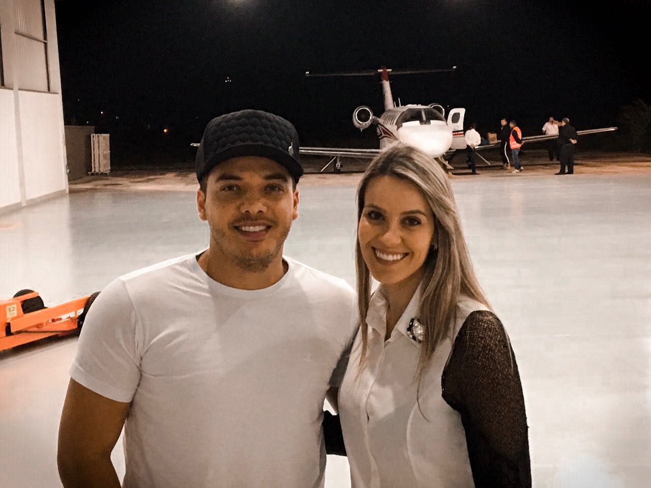 Wesley Safadão foi recebido por Rafaela Alvim no novo Hangar Comandante Alvim, antes do show que o cantor fez em Barbacena 1 Wesley Safadão foi recebido por Rafaela Alvim no novo Hangar Comandante Alvim, antes do show que o cantor fez em Barbacena