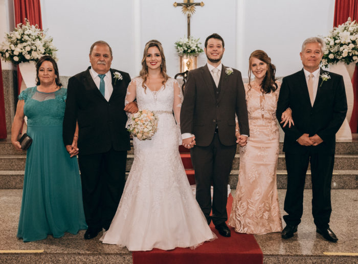 Rosana e Lucas ladeados pelos pais, Maria Aparecida e José Antônio de Medeiros, Sandra Regina e Sérgio Tácito Borelli 1 Rosana e Lucas ladeados pelos pais, Maria Aparecida e José Antônio de Medeiros, Sandra Regina e Sérgio Tácito Borelli, após a bonita cerimônia de casamento na Igreja do Rosário Foto: Michael Lopes
