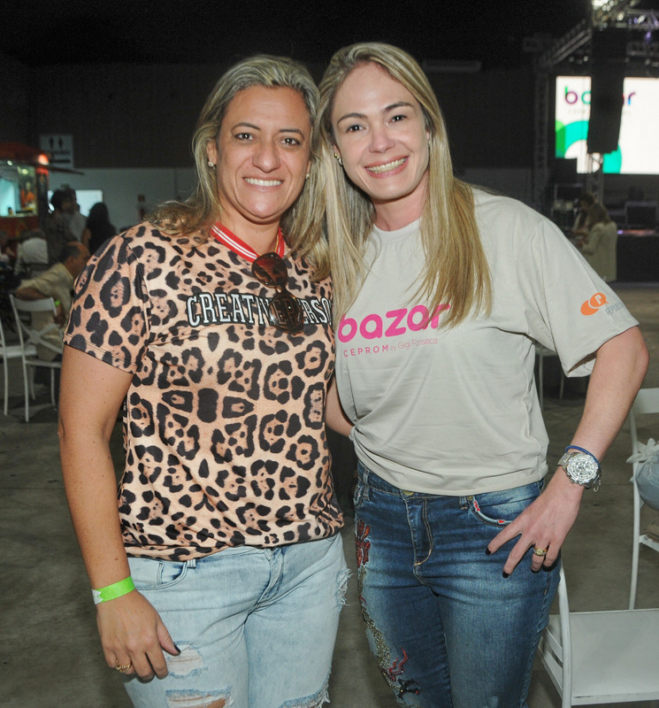 As delegadas Patrícia Ribeiro e Sheila Oliveira no bazar beneficente no Capitólio 4 AOT 2665 Patrícia Ribeiro e Sheila Oliveira