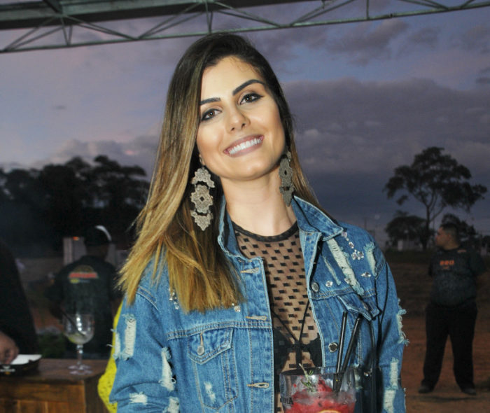 Stefhanie Zanelli, ex-Miss Minas Gerais, enfeita a coluna dominical Foto: Andréa Ottoni