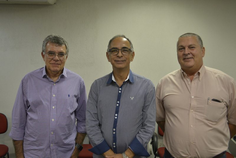 Jéssica Melo e Bruno Alvim clicados no Antuérpia BBQ 2 O presidente do Sinquifar, Henrique Thielmann, o prefeito Antônio Almas e o presidente da Fiemg Regional, Francisco Campolina, no encontro dos empresários dos setores químico, farmacêutico e de plástico