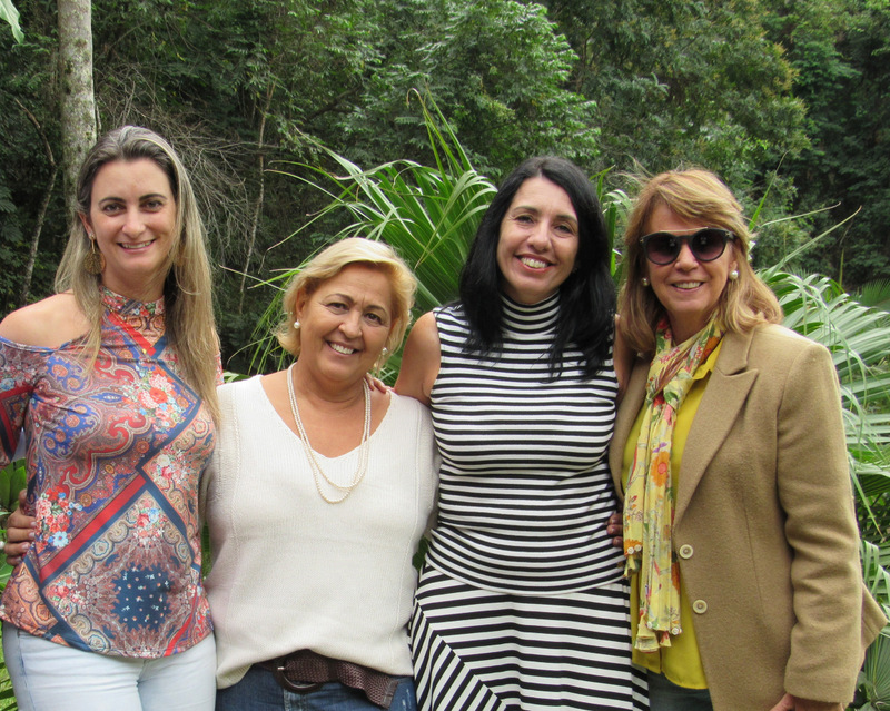 Shirlei Ramos Rabelo, Ana Beatriz Alipaz de Andrade, a secretária de Educação, Denise Vieira Franco e Martha Schmidt Passos de Souza na assinatura do contrato da AcelorMittal com o JF Vôlei 1 Shirlei Ramos Rabelo, Ana Beatriz Alipaz de Andrade, a secretária de Educação, Denise Vieira Franco e Martha Schmidt Passos de Souza na assinatura do contrato da AcelorMittal com o JF Vôlei