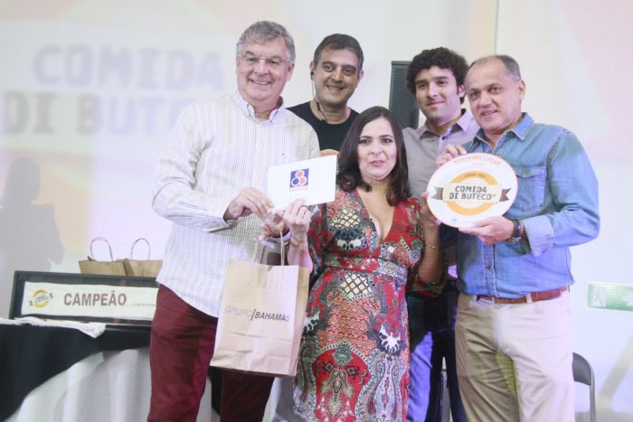 Meirinha Tostes e Elsimar Mendes Campos, do Bar do Torresmo 4 Nelson Júnior, Toninho Simão, Maria Claúdia (Trem Mineiro – terceiro lugar), Felipe Pereira e o presidente da CDL, Marcos Casarin Foto: Júnior Faria