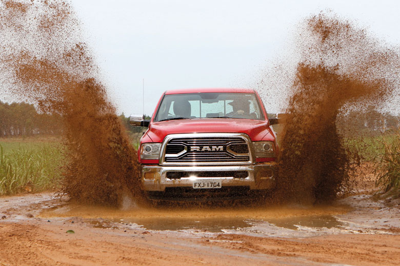 RAM 2500 ganha face-lift e mais conectividade em sua versão 2018 1 RAM 1
