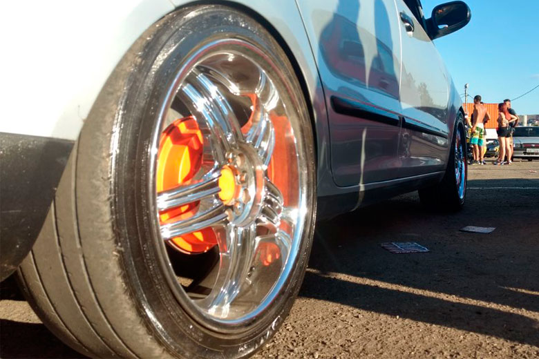 Aficionados por rodas se reúnem em evento de carros modificados 1 Rodas Destacada1