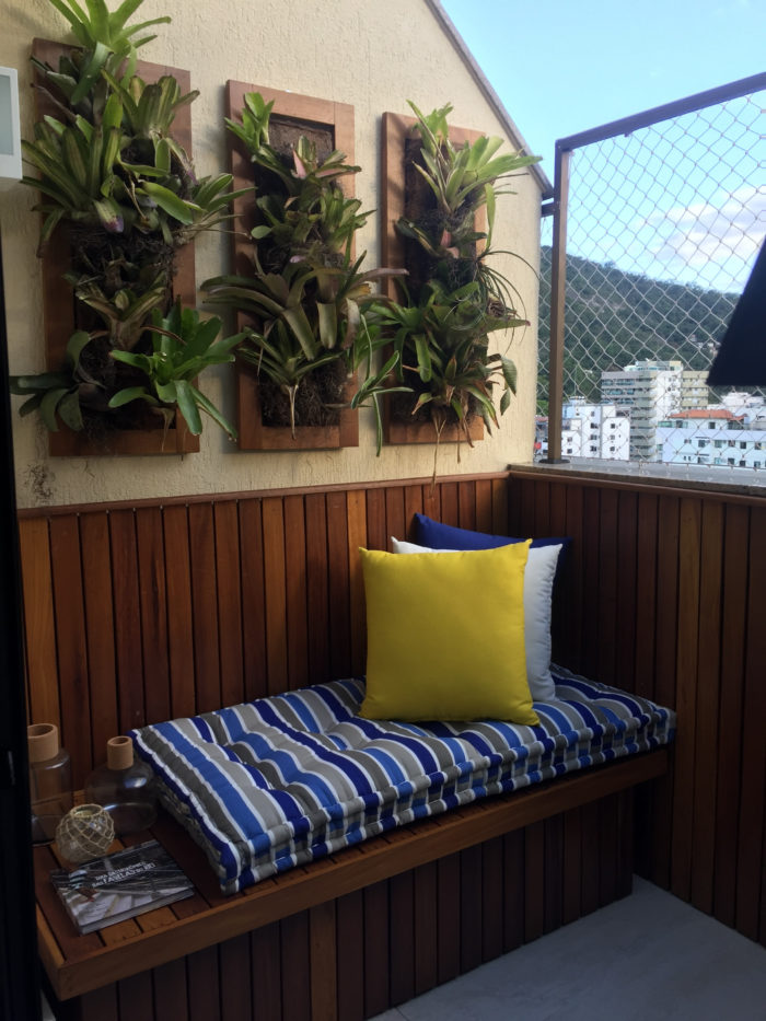 Parede verde em varanda de casal no bairro de Botafogo, Rio de Janeiro Varanda do Casal Botafogo Rio
