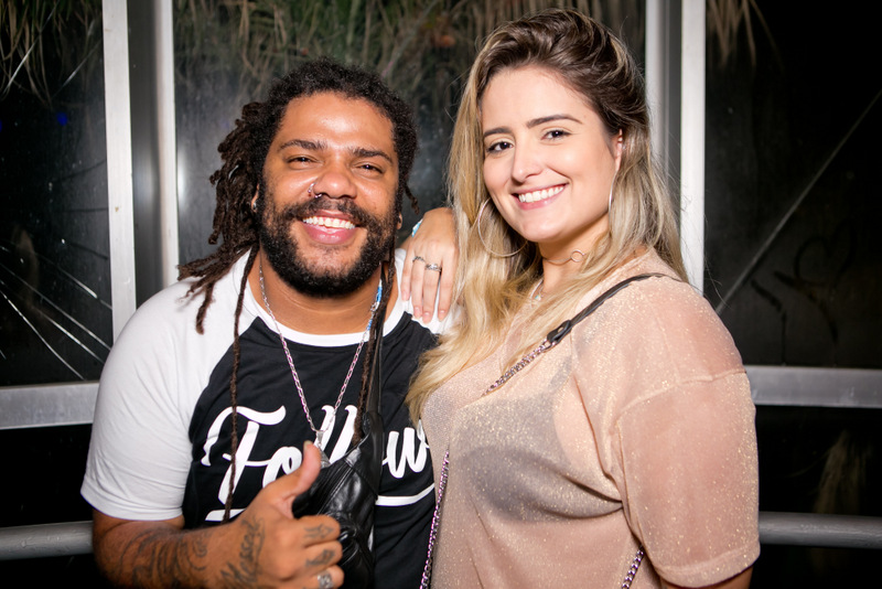 O vocalista da banda Onze 20, Vitin e Tatah Fávero no show do Atitude 67, no Privilège 1 O vocalista da banda Onze 20, Vitin e Tatah Fávero no show do Atitude 67, no Privilège Foto: Wanderson Monteiro