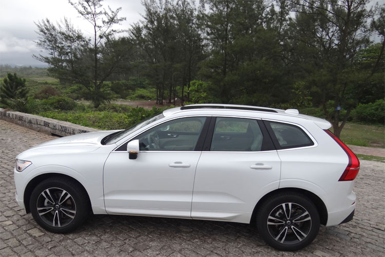 Conheça o Volvo XC60, que chega ao Brasil em setembro 3 Volvo 4