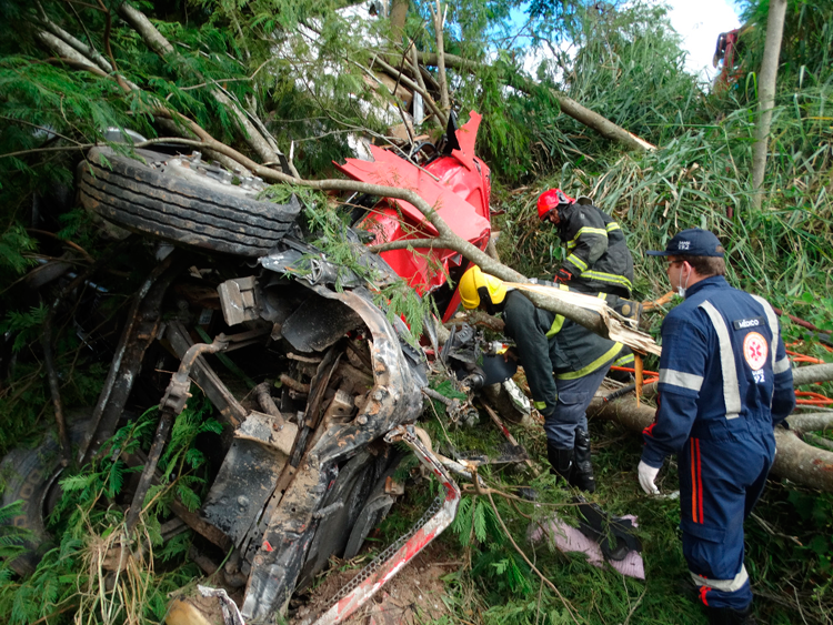 Foto: Corpo de Bombeiros/Divulgação acidentebombeiros