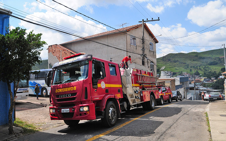 Incêndio no Marumbi mobiliza bombeiros 1 bombeiros marcelo