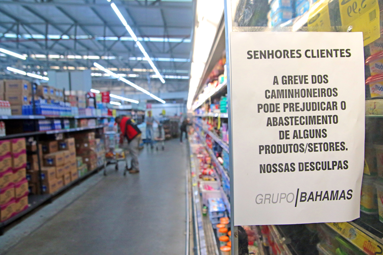 Greve de caminhoneiros põe em risco o abastecimento em JF 1 caminhoneiro interna