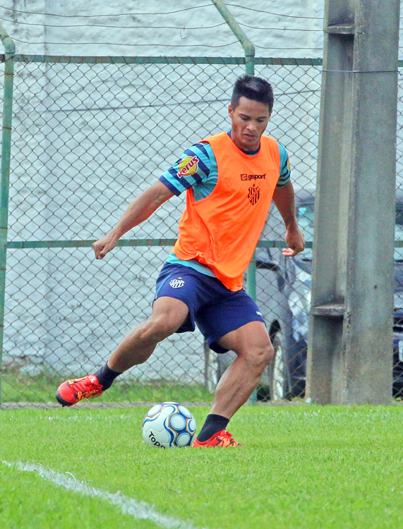 Daniel Morais rompe ligamento e Tupi volta ao mercado por centroavante 1 esp Daniel Morais foto Leonardo Costa
