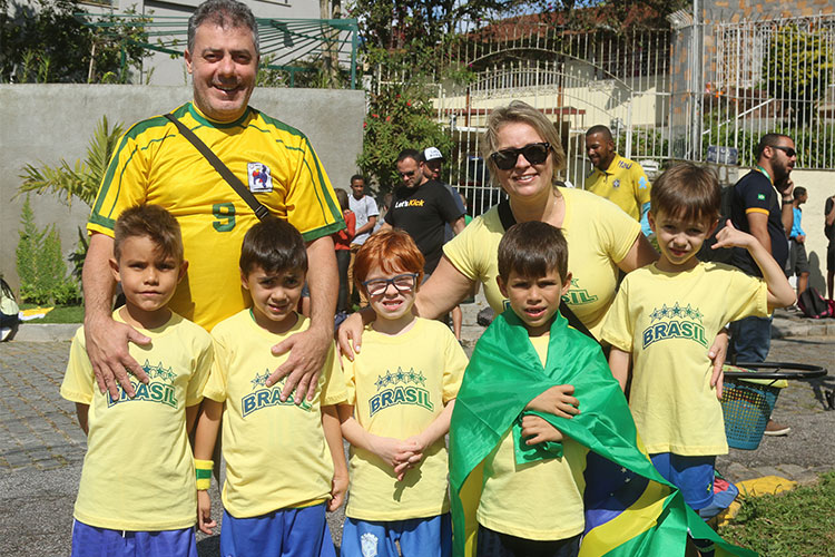 Juiz-foranos assistem treino da Seleção em Teresópolis 7 esp torcedores comary familia