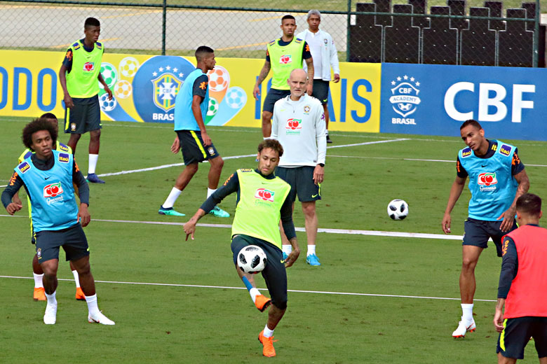 Com Danilo e Neymar titulares, Tite comanda primeiro treino com bola da Seleção 2 neymar leo