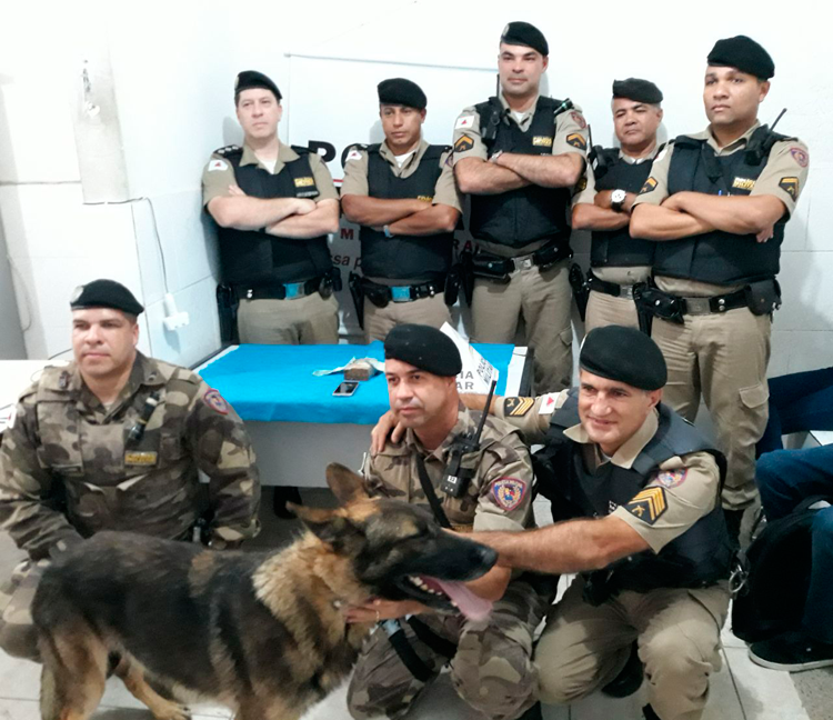Jovem é flagrado com droga próximo à delegacia 1 operação pm