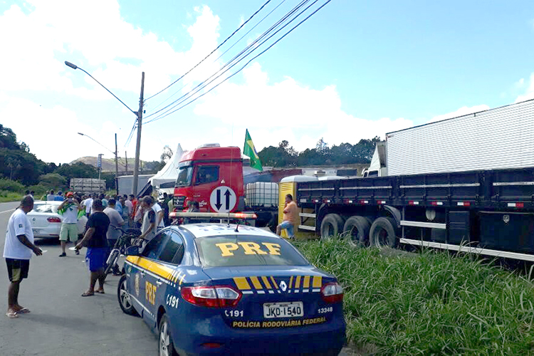 Movimento se mantém em pontos da BR-040 no oitavo dia de greve 1 prf saindo michele