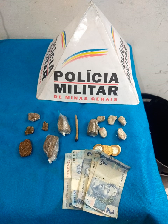 Trio é detido com drogas no Parque Halfeld 1 tráfico pq interna