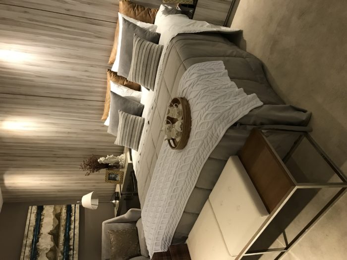 Quartos de casal: camas, design e poltronas confortáveis 4 B27FDD30 E7FE 4D79 AA5D A8896368FFBC
