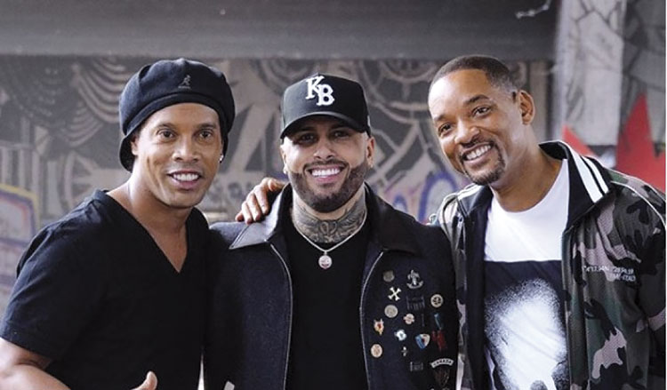 Com Willian e Ronaldinho Gaúcho, clipe oficial é lançado 8 Clipe oficial interior