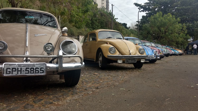 Fuscas de todas as cores iluminam a Avenida Rio Branco 1 Fuscas 3