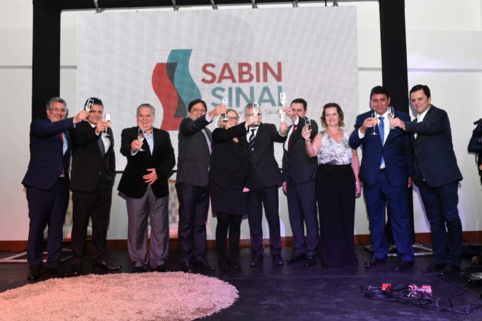 No lançamento oficial do Sabin Sinai, o plano de saúde dos hospitais Albert Sabin e Monte Sinai, os médicos Gustavo Ramalho, Eduardo Valle, Jorge Montessi, Ângelo Marciano Lopes, Martha Oliveira, Célio Chagas, Ricardo Almeida, Christiane Marie Rittershaussen, José Mariano Soares de Moraes e Ricardo Campello Foto: Kempton Vianna