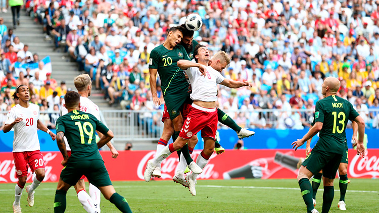 Austrália e Dinamarca empatam em 1 a 1 na segunda rodada da Copa 1 dinamarca x australia Maddie Meyer Getty Images