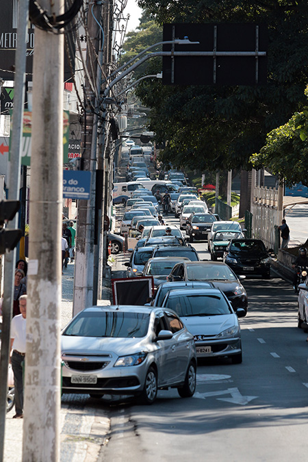 Abastecimento de combustíveis no interior ainda é crítico, diz Minaspetro 1 fila postos priamo dentro