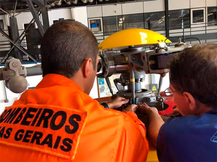 helicoptero-bombeiros-2 helicoptero-bombeiros-2