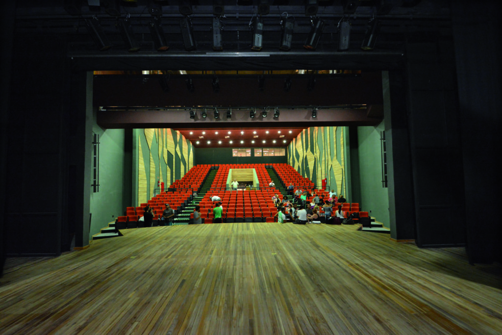 Funalfa distribui ingressos para peça teatral com acessibilidade para deficientes 1 passchoal teatro2