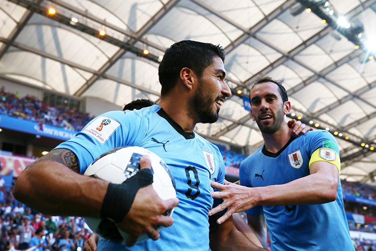 Suárez marca, Uruguai vence Arábia e avança às oitavas 1 uruguai2 fifa