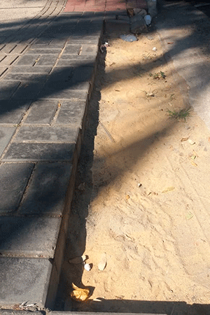 Calçada danificada leva riscos à população 1 vu rua santo antonio1