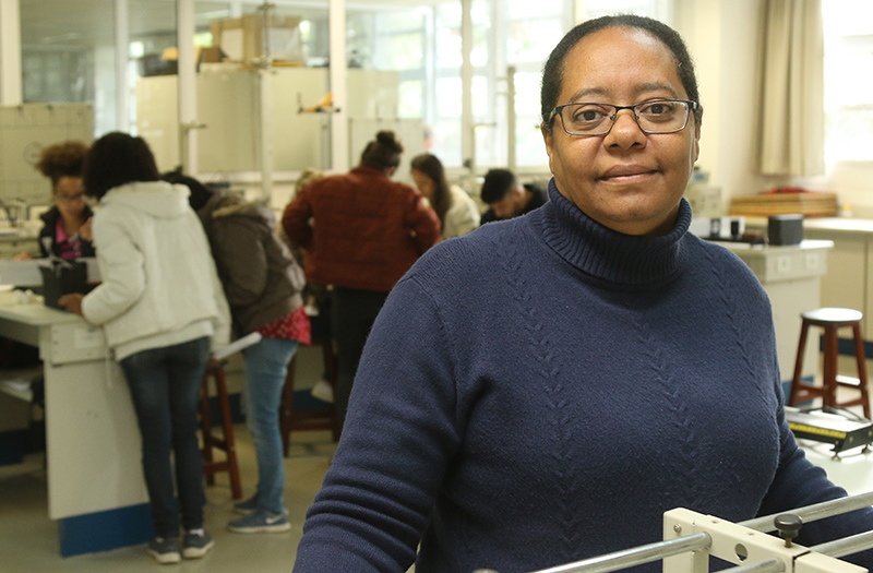 Zélia, a cientista ultrarresistente como o vidro que cria 1 zelia1