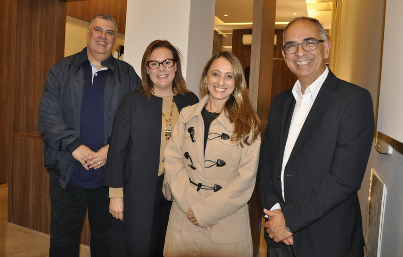 Wagner Tiso, Emmerson Nogueira, Hérmanes Abreu, Dudu Lima e Ricardo Itaborahy com a 'chef' Ana Paula Esteves em Ibitipoca 2 Bernardo e Cláudia Lagemann, Fábia Della Garza e o prefeito Antônio Almas, no lançamento do Estrela Alta Foto: Angelo Savastano