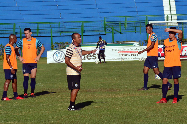 Aílton repete receita de 2017 e testa Tupi com três zagueiros 1 Aílton Ferraz1