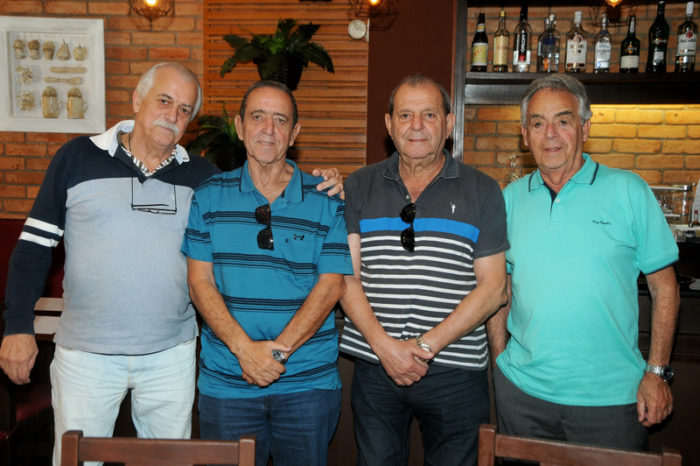 Ana Luisa Carneiro, Luiz Felipe Falcão, Érica Salazar, Andréa Andrade e Celinho Vidal, no Bacco Gastrobar 4 Ricardo Poggiali, Jamil Teixeira, Júlio Braga e Luiz Cássio Vieira, no Clube do Filet Foto: Andréa Ottoni