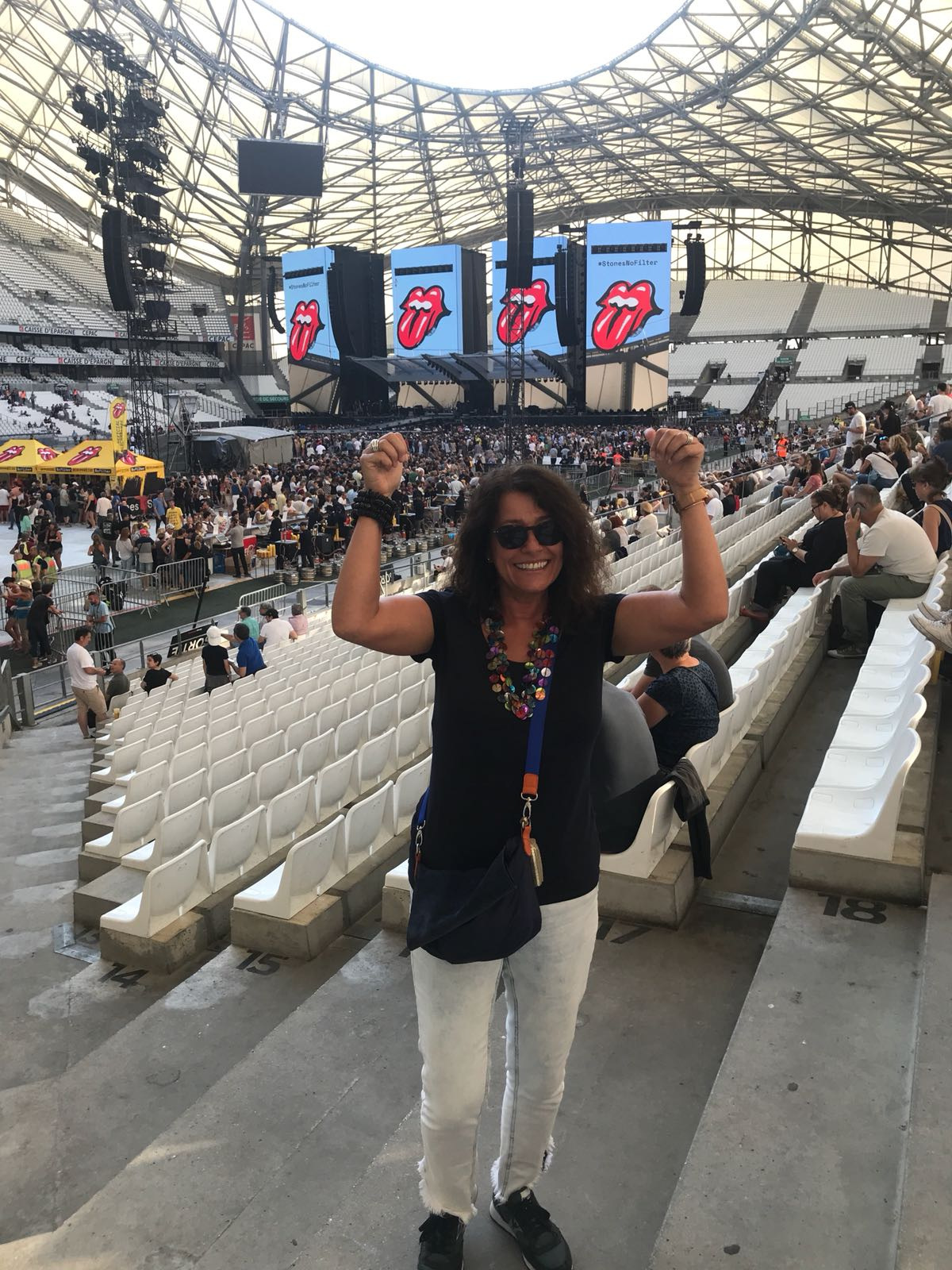 Mulher-com-logotipos-dos-Rolling-Stones-260618-BAIXA-QUALIDADE-enviada-pelo-Cesar-Romero Mulher-com-logotipos-dos-Rolling-Stones-260618-BAIXA-QUALIDADE-enviada-pelo-Cesar-Romero