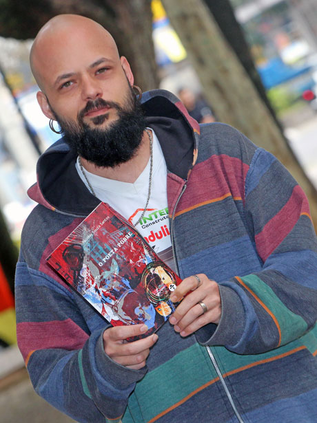 Nicolas Souza Santos faz sua estreia literária com os poemas de "O poeta pobre" 2 Nicolas Souza 3