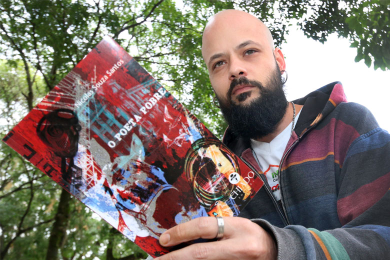 Nicolas Souza Santos faz sua estreia literária com os poemas de "O poeta pobre" 1 Nicolas Souza
