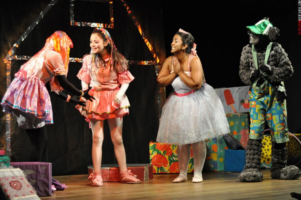 Teatrando lança segundo livro da trilogia que traz processo de montagem de espetáculos da companhia 4 Ratinho Tatá
