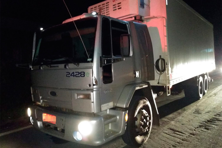 Quadrilha rouba caminhão na BR-267 2 caminhão roubado BR 267 foto divulgação PM
