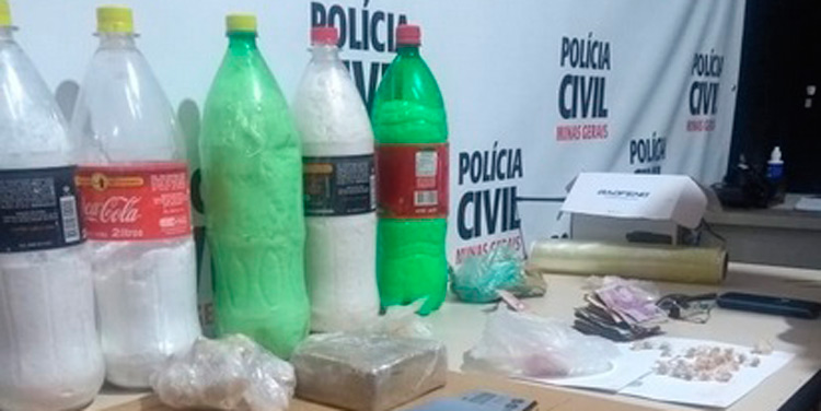 Carro é seguido, e dupla acaba presa por tráfico no Vale do Ipê 2 divulgação PM drogas
