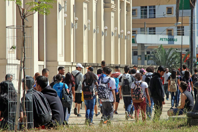 Escolas estaduais retomam atividades em JF 2 educação capa by leonardo costa