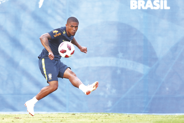 Seleção volta a trabalhar em Sochi com Douglas Costa 2 esp selecao douglas costa lucas figueiredocbf1