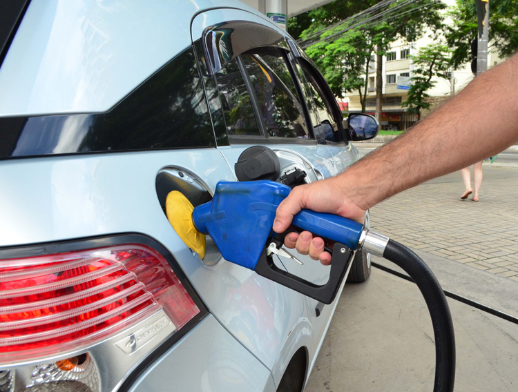 Corte na base de cálculo do ICMS deve deixar etanol R$ 0,04 mais barato na bomba 1 gasolina olavo