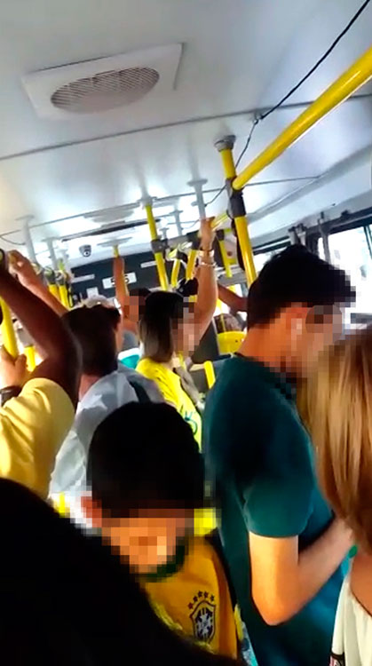 Usuários reclamam de atrasos de ônibus após jogo do Brasil 1 onibus