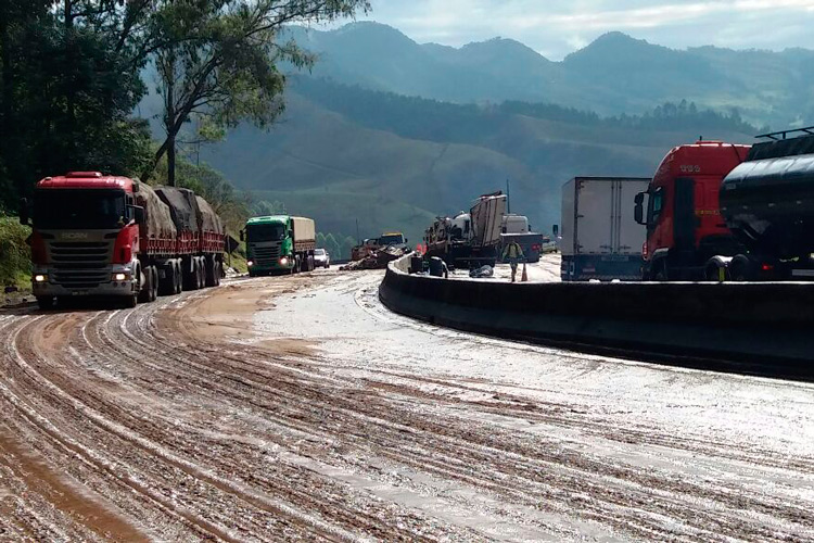 BR-040 ainda tem fluxo restrito em área de acidente 1 prf 11