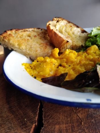 Siriema Gastronomia e Maricota relizam brunch no dia 22 2 pão com ovo e acompanhamentos e1531500565756