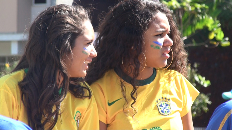 Imagem: Torcedores assistem à partida entre Brasil e México