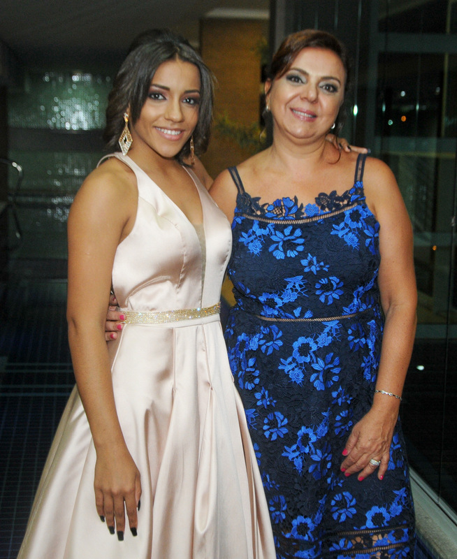 Na comemoração de seus 15 anos, Ana Clara Jabour Bittar e sua mãe, a juíza Ana Maria Lamoglia Jabour 1 Na comemoração de seus 15 anos, Ana Clara Jabour Bittar e sua mãe, a juíza Ana Maria Lamoglia Jabour Foto: Andréa Ottoni